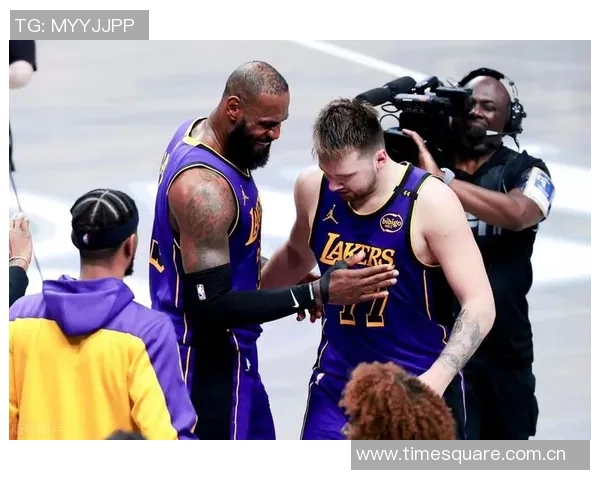 湖人火箭激战回顾：2014年10月29日的经典对决与精彩瞬间分析