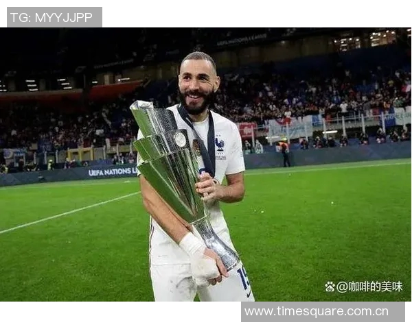 本泽马重返巅峰之路：从困境到荣耀的传奇旅程