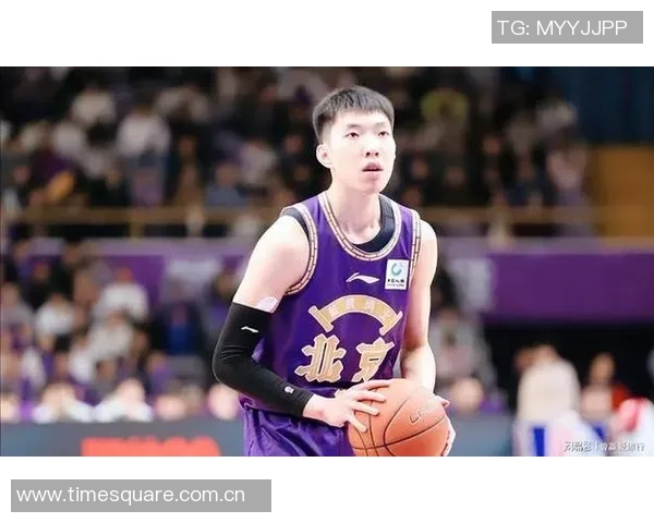 周鹏：从篮球场上的传奇到生活中的榜样，探索他的奋斗与坚持之路